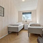 بيت للعطل 4 Bedroom Pet-friendly In