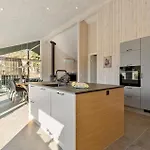 بيت للعطل 4 Bedroom Pet-friendly In *