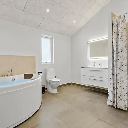 4 Bedroom Pet-friendly In *