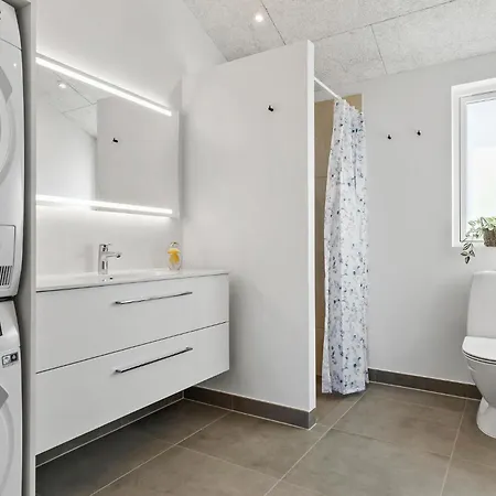 4 Bedroom Pet-friendly In *
