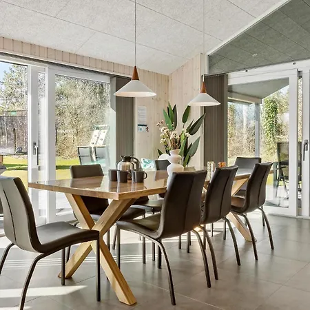 بيت للعطل 4 Bedroom Pet-friendly In