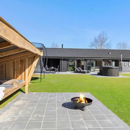 4 Bedroom Pet-friendly In *