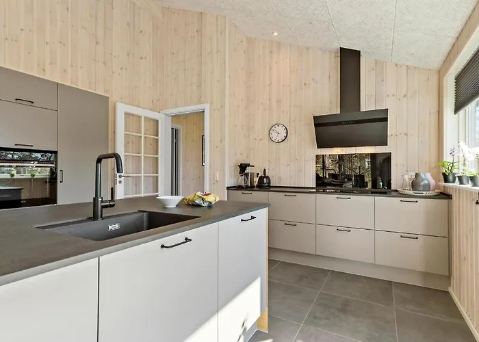 4 Bedroom Pet-friendly In Semesterbostad *