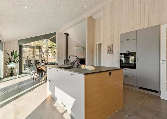 Semesterbostad 4 Bedroom Pet-friendly In *